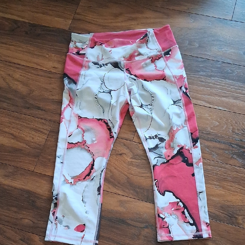 Under Armour Pink White Marble-Print Crop Leggings
